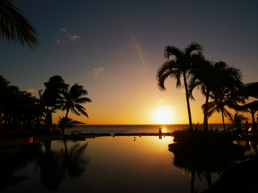 lux le morne honeymoon resort hotel luxe sunset plage beach maurice mauritius love